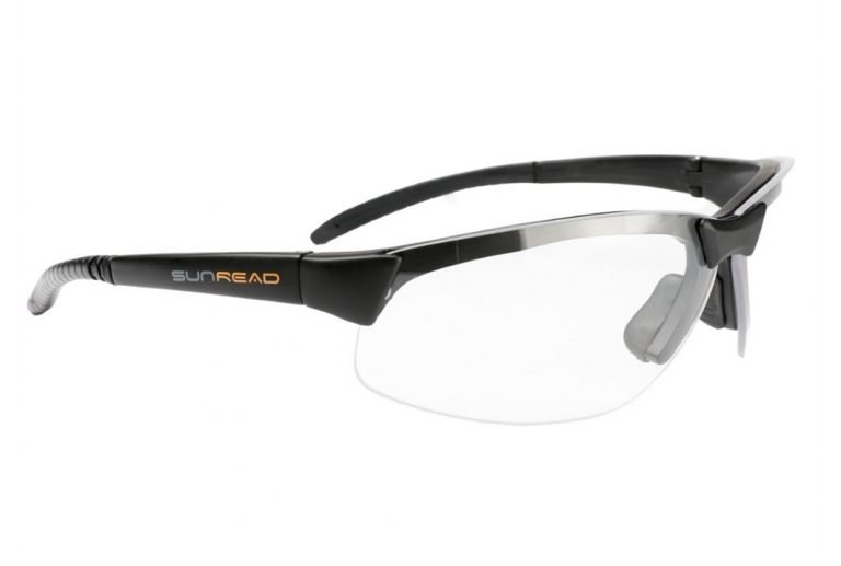 Sunread Sport Clear Black är ett riktigt bra val av glasögon för padel 2022. Stilrena och genomskinliga, så att de kan användas som skyddsglasögon också.