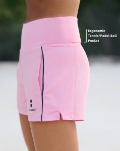 Nordicdots Shorts Dam är ett par snygga padelshorts med fickor för dam. Riktigt snygg färg och välgjorda och bekväma shorts.