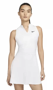 Nike Dri-Fit Victory är en snygg padelklänning som är bekväm att bära. Denna klänning är mjuk och följsam i materialet.