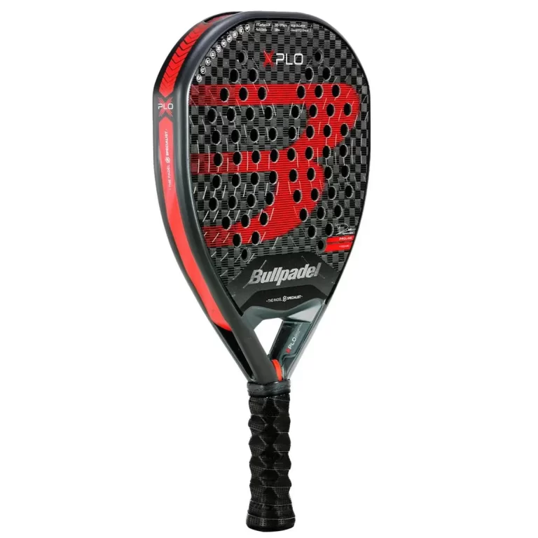 Det kraftfulla och offensiva padelracket Bullpadel XPLO 2025 sedd från sidan.