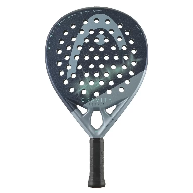 HEAD Gravity Pro är ett padelracket med sandpappersyta, vilket greppar tag om bollen i slagen och ger mer skruv.