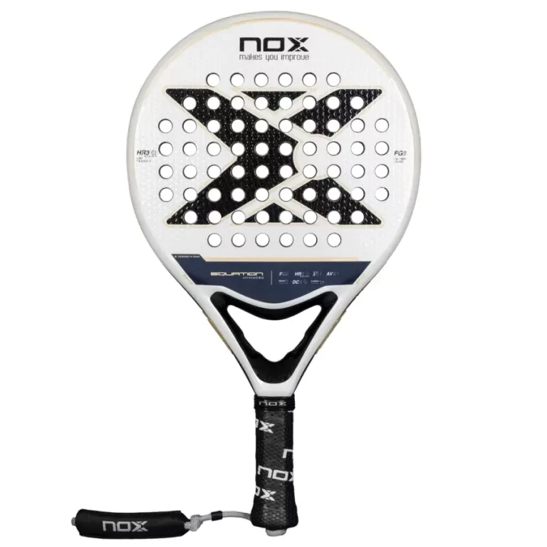 NOX Equation​ nybörjarracket i padel ger en bra start. Det är lätt att spela med och passa nya spelare perfekt.