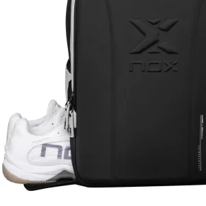 Nox Luxury Master Series är en bra padelryggsäck med skofack som ventilerar dålig lukt.