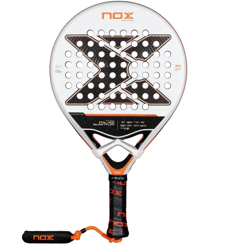 Nox ML10 Quantum 3K 2025 är bästa racket med ruggad yta enligt oss. Med denna kan man sätta rejält med skruv på bollen.