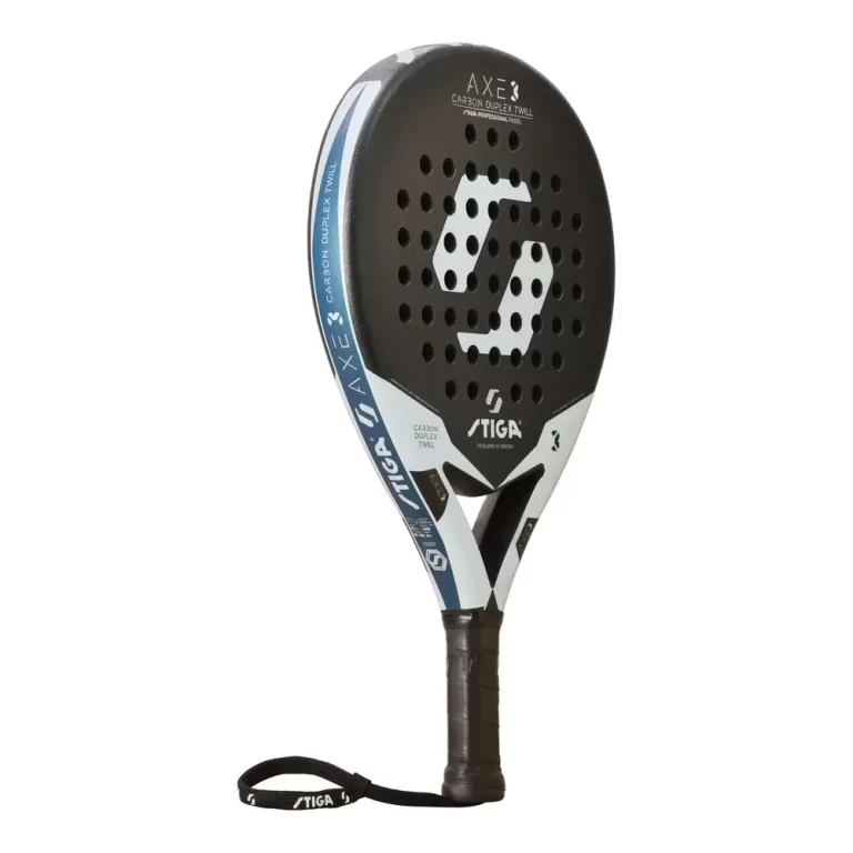 Stiga AXE 3 är ett bäst i test padelracket för personer med padelarmbåge. Det är mjukt, skonsamt och fartfyllt.