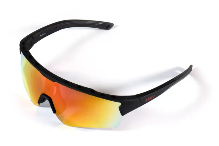 Zerv Paneda är en av de bästa padelglasögonen och är både skyddande och ser snygga ut.