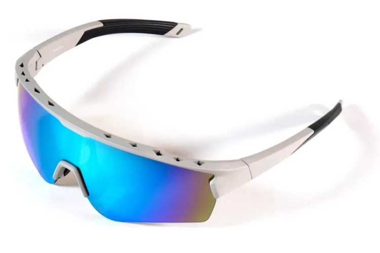 Zerv Paneda padelglasögon är ett par prisvärda och snygga glasögon som man kan använda på padelbanan. De är både skyddande för ögonen och gör att man ser bättre.